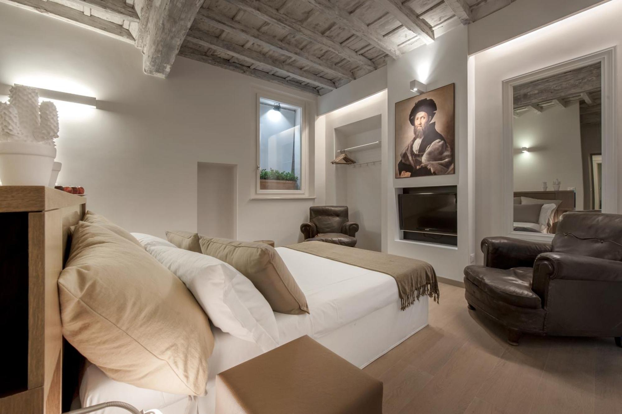 Raffaello Charmsuite, Rome